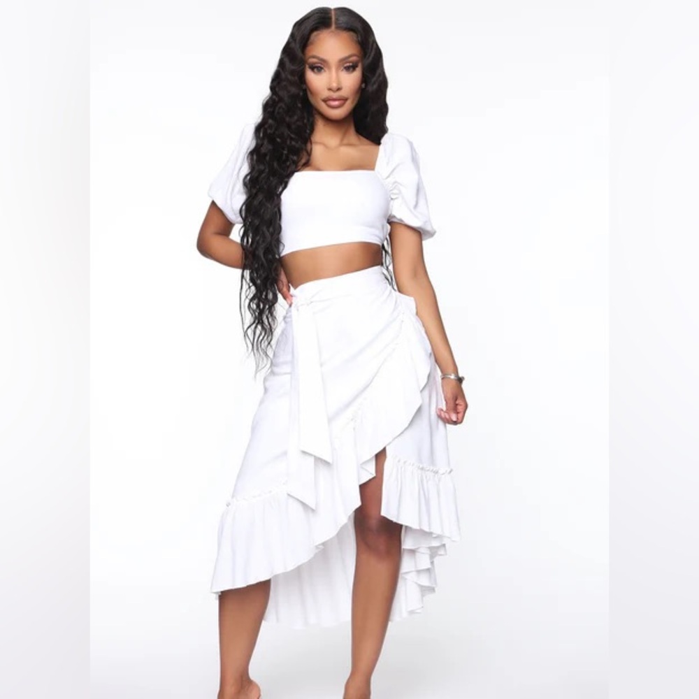 🤍NWT Elegant White Ruffle Skirt & crop top‎ set🤍
